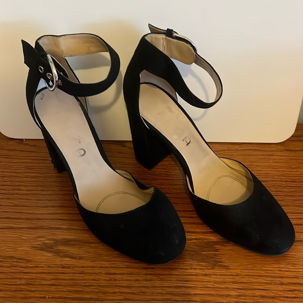 Black suede pumps size 7-1/2